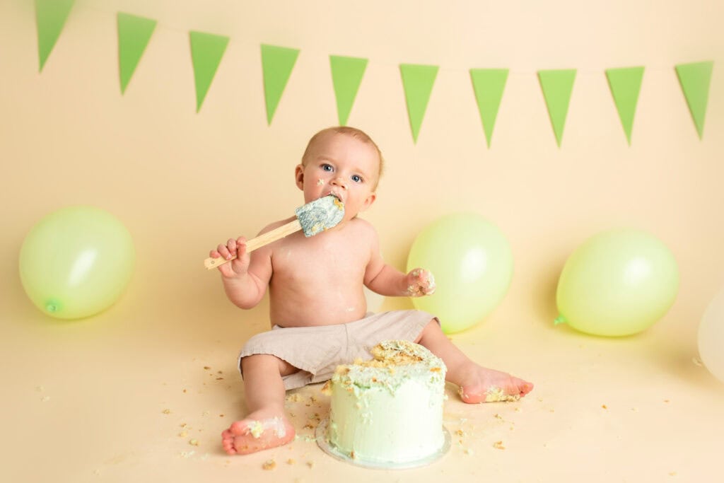 mitt-første-år-pakke, Smash-the-cake fotografering hos fotograf Anna Carlsson i Sørum, Lillestrøm kommune