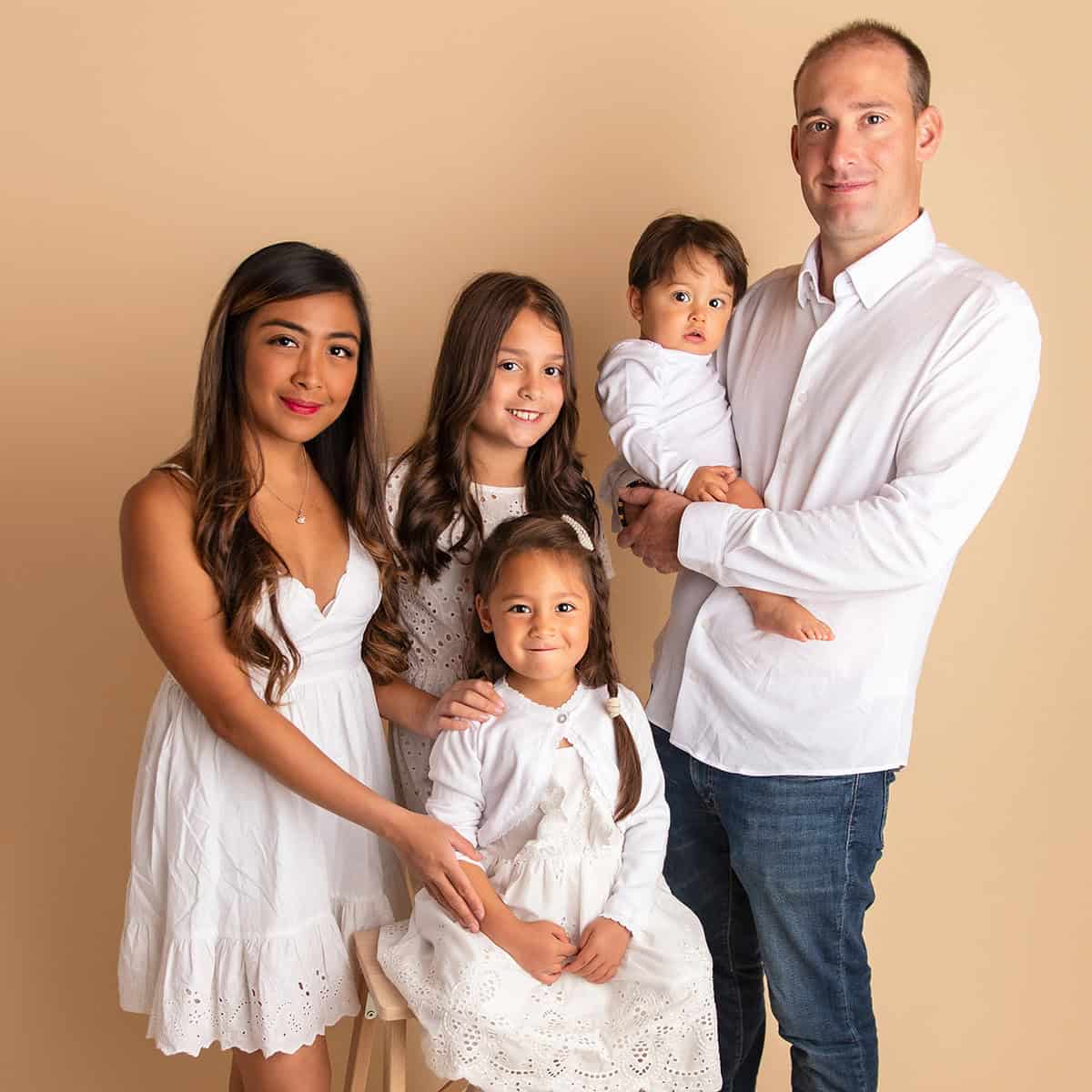 Familieportrett med barn, fotograf Anna Carlsson, barnefotografering.