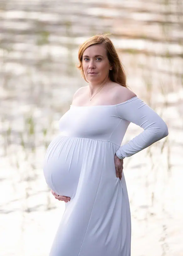 Hvorfor ta gravidfotografering i naturen ved vannet