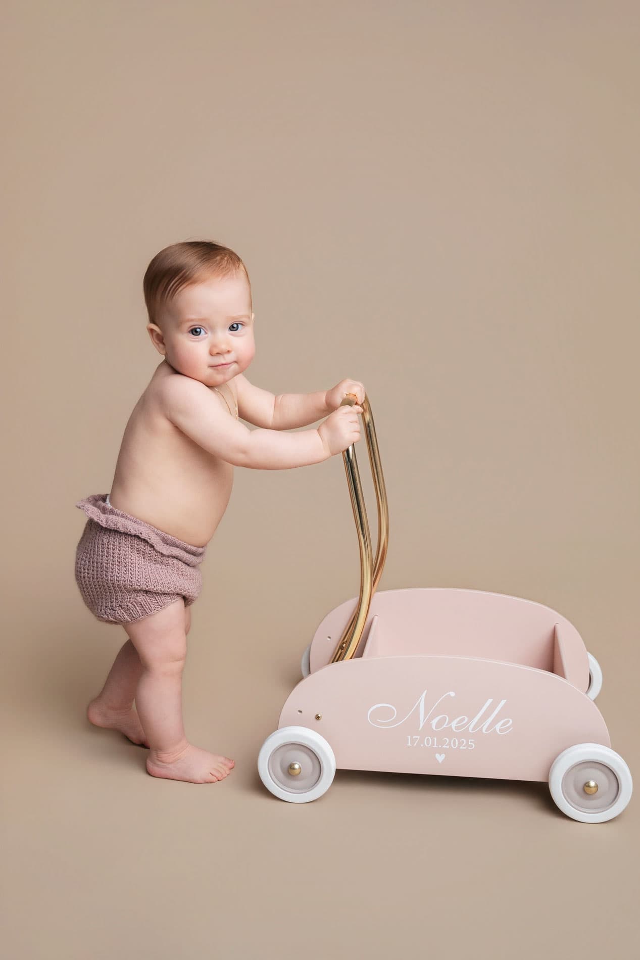 1 års portrett i studio med vogn lørenfallet