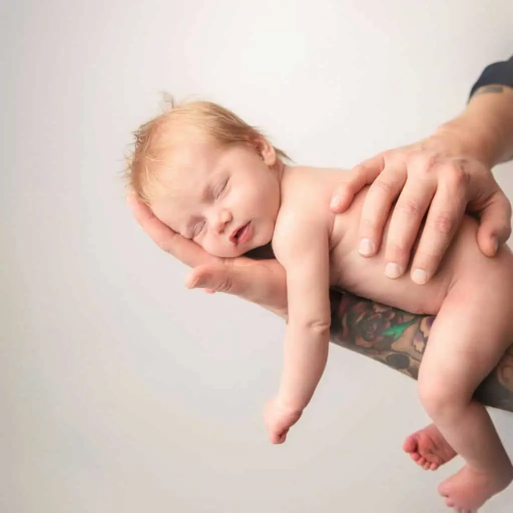 nyfødt fotograf anna carlsson lillestrøm pappas hender