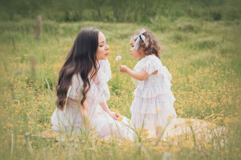 mamma och mig fotografering bland blommor gislaved