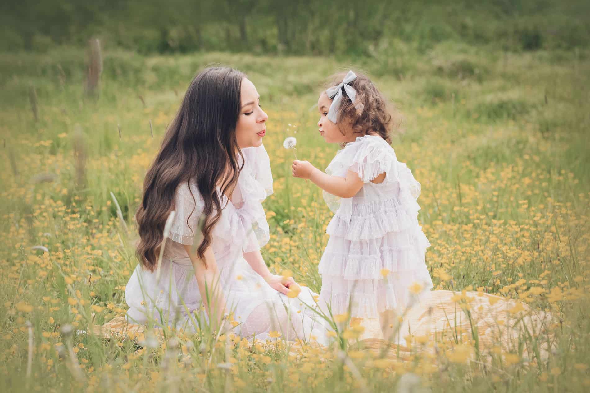 mamma och mig fotografering bland blommor gislaved