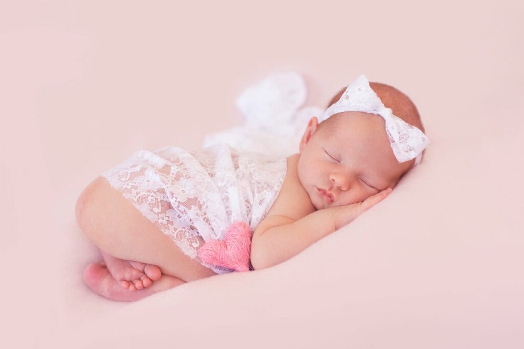 nyfødtfotografering jente i studio oslo