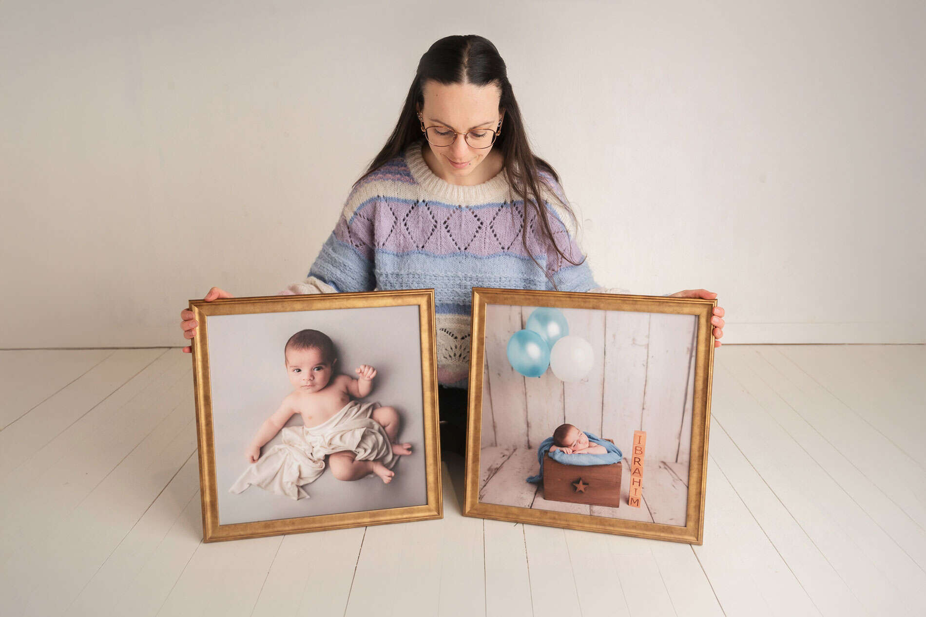 veggbilder med gull ramme nyfødt fotograf oslo